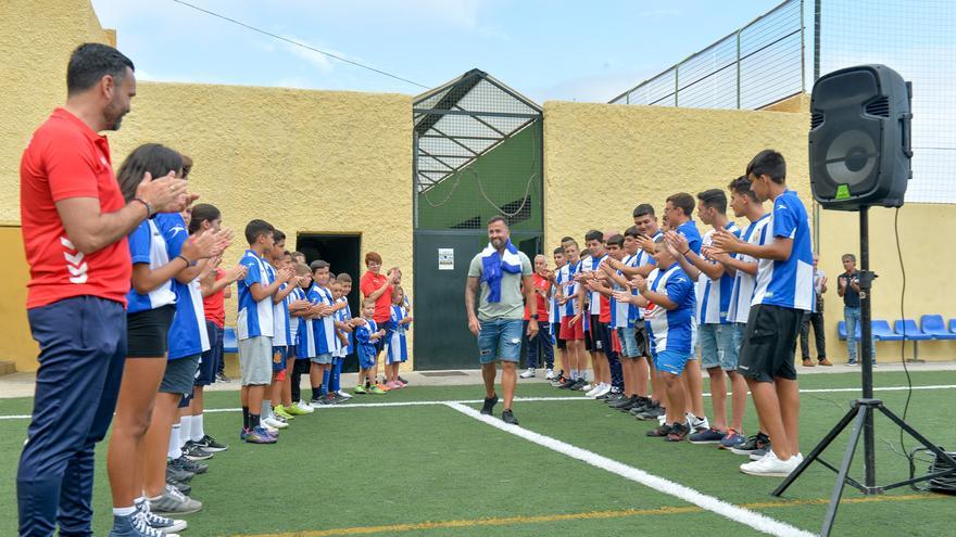 El Sporting San José homenajea a su capitán Yeray Espino en su retirada