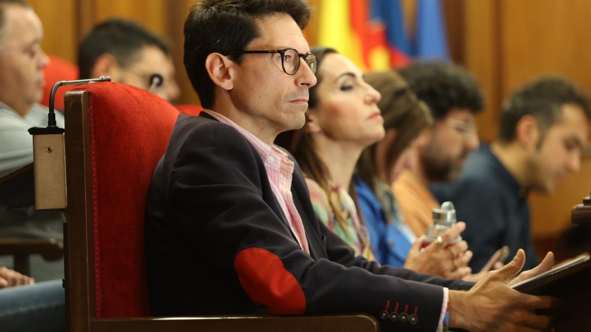 Quique Ruiz en un momento del pleno del Ayuntamiento de Alcoy este viernes.