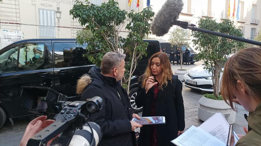 Chicote habla de la cocina valenciana con la consellera Isaura Navarro