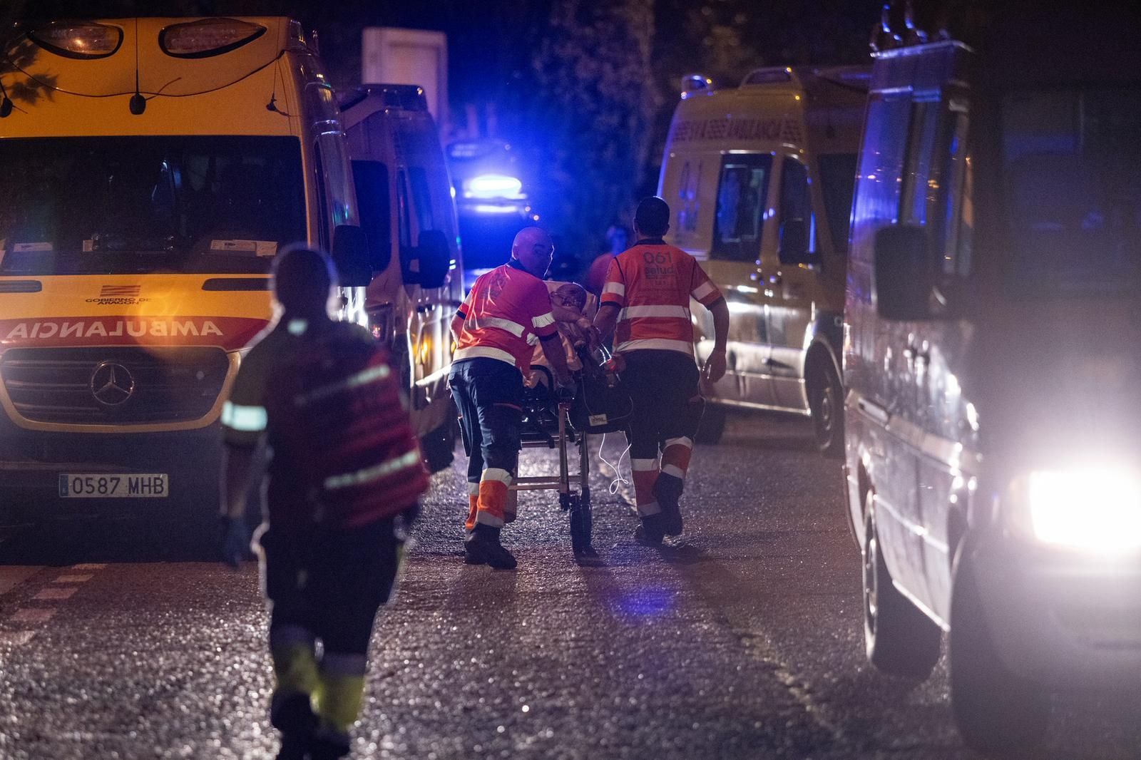 En imágenes | Desalojada la residencia Zalfonada de Zaragoza por un incendio