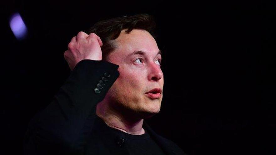 Tesla se desploma tras unos tuits de su fundador