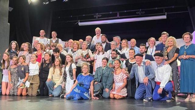 Los galardonados en la edición de este año del Salón de Teatro Costumbrista Asturiano de Candás.    | M. VELASCO