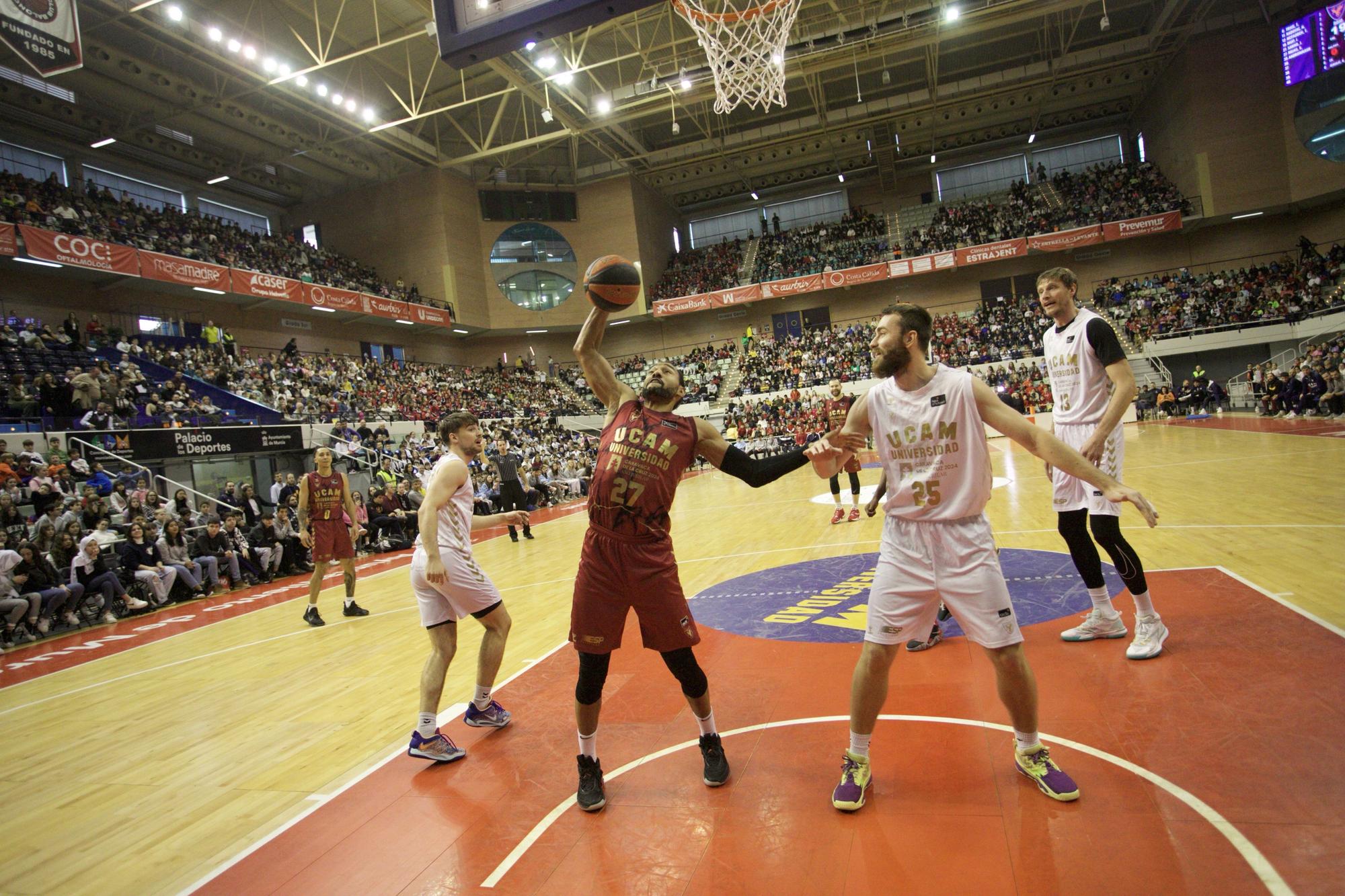 Partido del recreo en el UCAM Murcia con miles de escolares