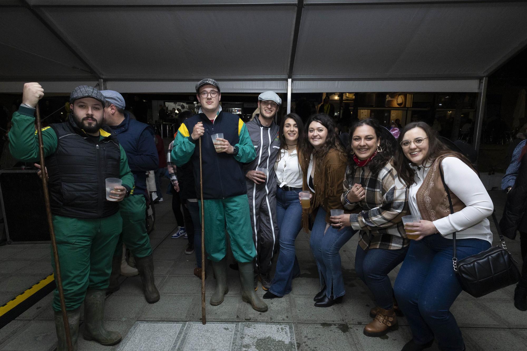 En imágenes: así fue la gran fiesta nocturna del Antroxu en Posada de Llanera