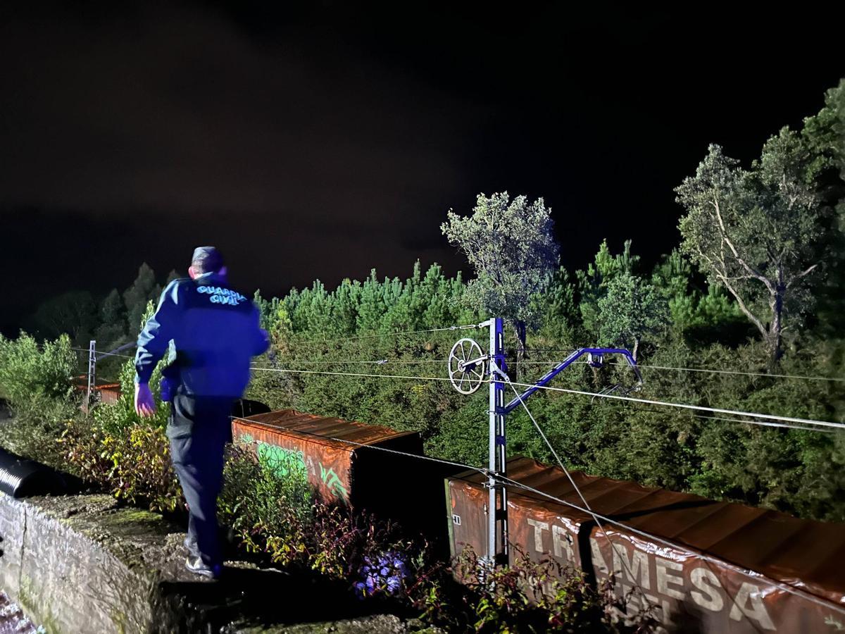 Descarrila un tren que transportaba bobinas de cobre en As Neves