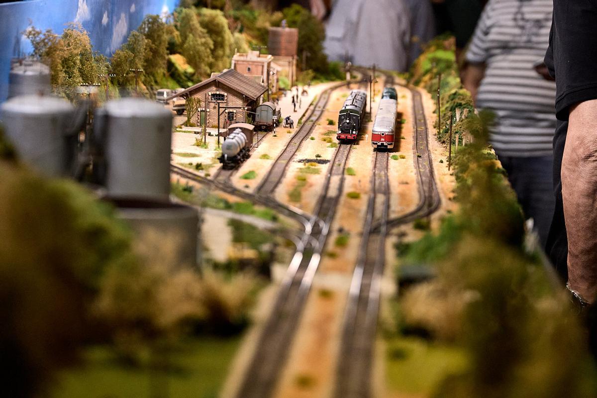 Imagen de la maqueta ferroviaria de la exposición del modelismo ferroviario celebrada en el Espacio Baladre de Gandia
