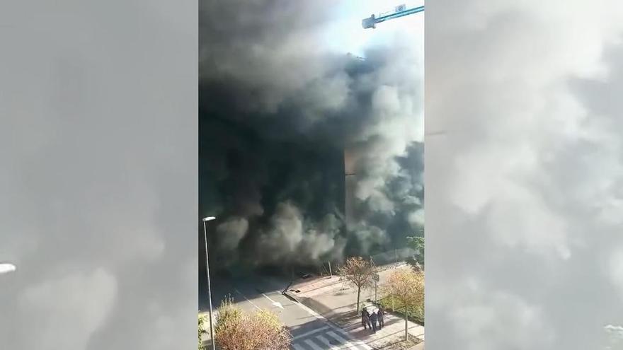 Aparatoso incendio en una vivienda en construcción en Arcosur
