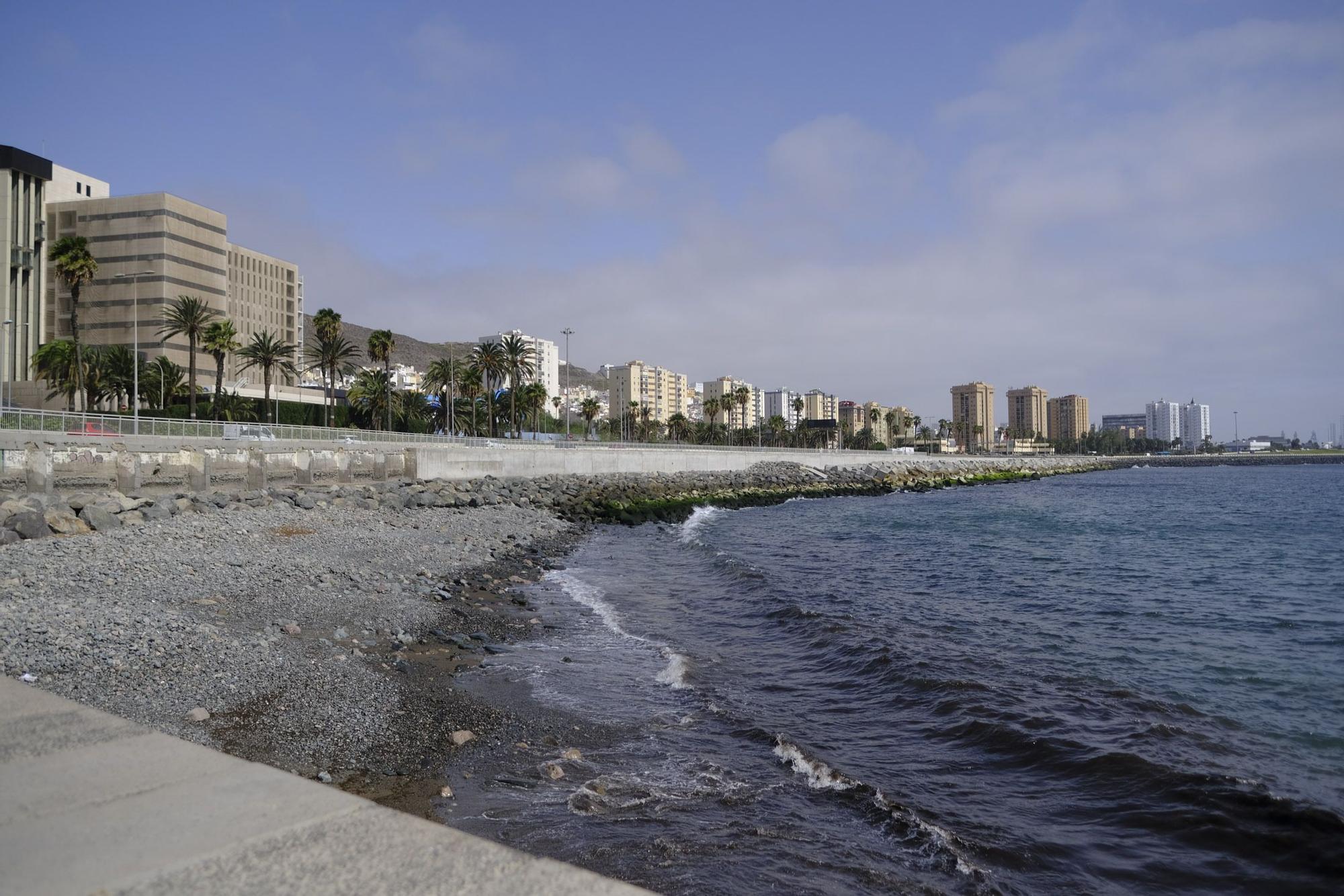 Los vecinos se quejan del pésimo estado del paseo del barrio de San Cristóbal