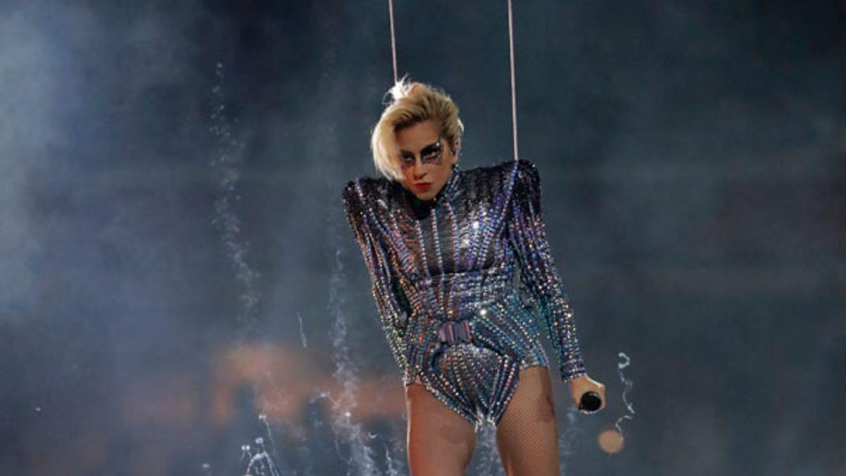 Lady Gaga y su salto al vacío durante la final de la Super Bowl 2017