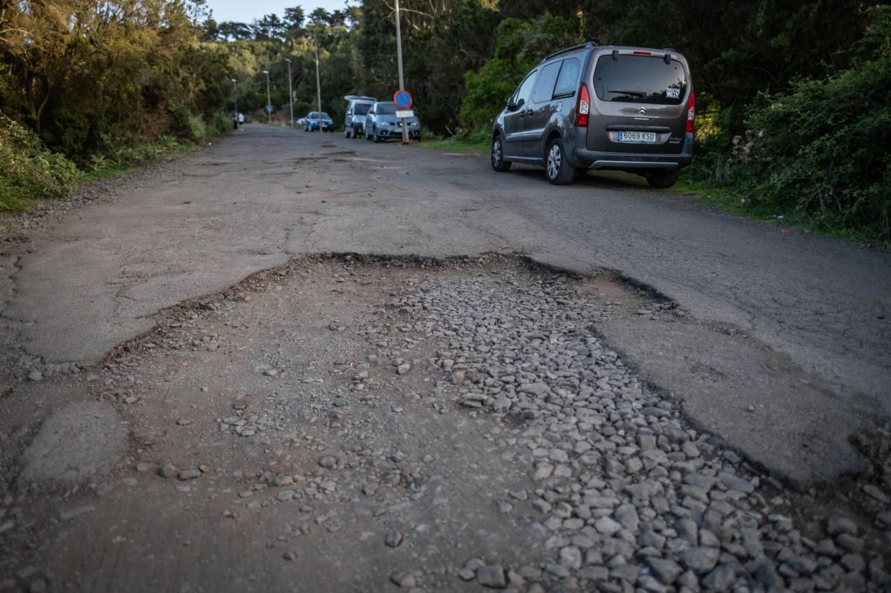 Desperfectos en la vía de acceso a la Mesa Mota