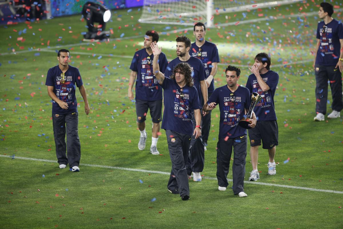 La plantilla del Barça ofrece la Copa del Rey a la afición en el ultimo acto de Pep Guardiola en el Camp Nou.