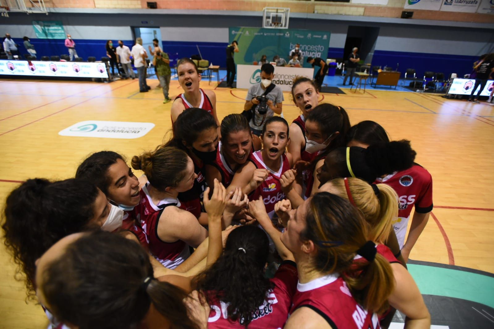 Fase interzonal por el ascenso a la Liga Femenina 2: Dobuss - Clarinos