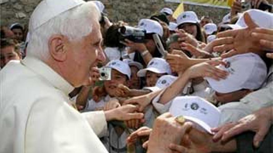 Benedicto XVI hace un &quot;apremiante&quot; llamamiento a la paz en Oriente Medio