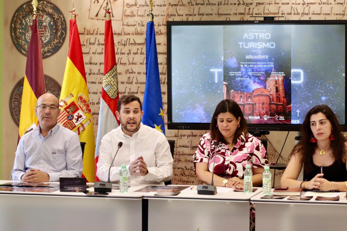 Otro momento de la presentación del Primer Fetival de Astro Turismo.
