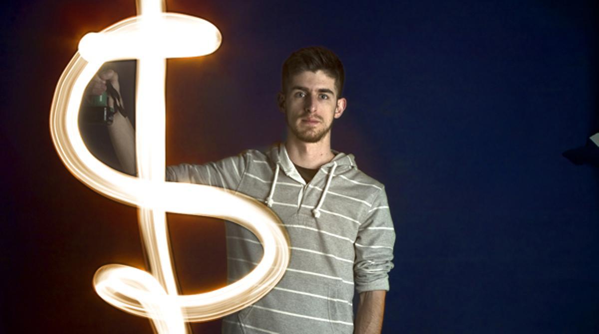 El dibuixant autor de ’Simiocràcia’, Aleix Saló, xerra amb EL PERIÓDICO sobre la situació econòmica i política del país.