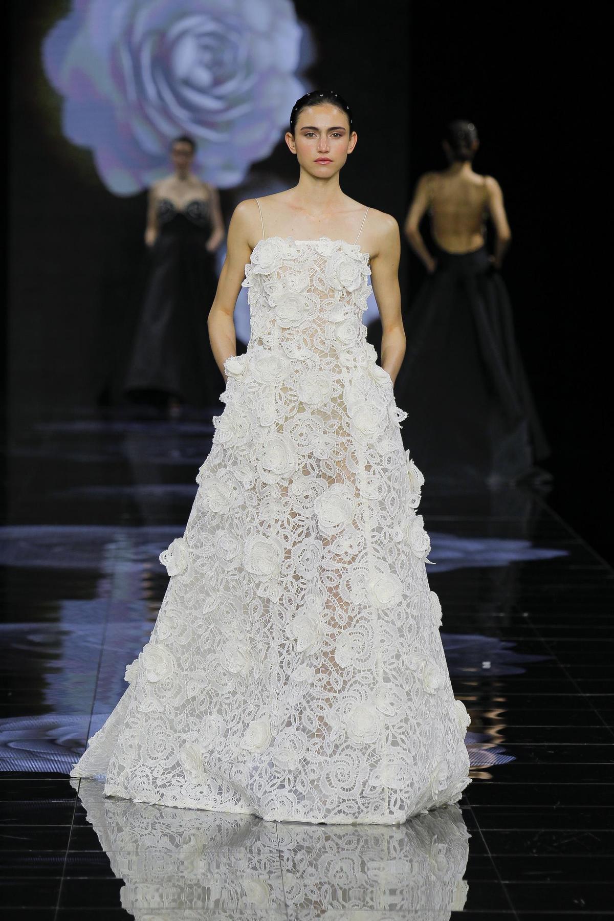 Desfile de la colección novias de Isabel Sanchís en la BBFW Desfile de la colección novias de Isabel Sanchís en la BBFW