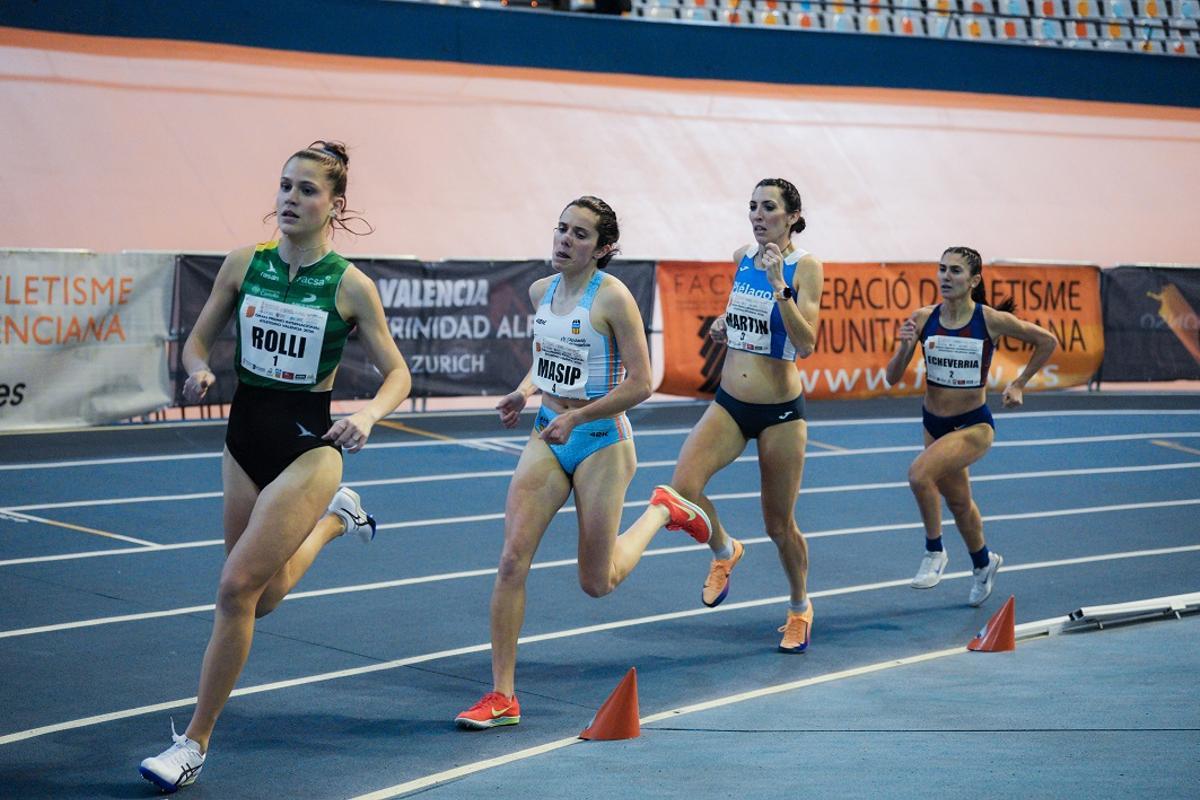 Mara Rolli, en primera posición, en los 1.500 del GP Ciudad de Valencia
