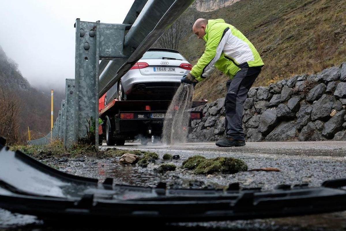 Fallece un gijonés al caerle una piedra sobre su coche en San Isidro