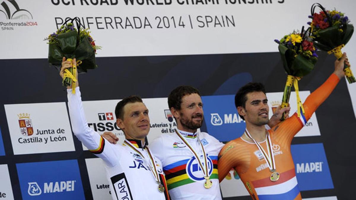 Wiggins, en el podio de Ponferrada, junto a Martin y Dumoulin