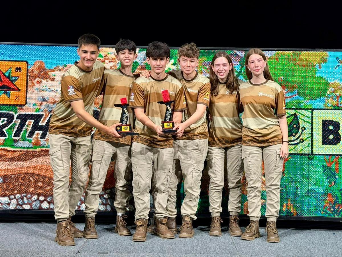 Los integrantes de Robotech Mollerussa. De izquierda a derecha, Marc Perera, Oriol Roure, Sergi Civit, Julià Domingo, Abril Armengou y Àneu Tarragó
