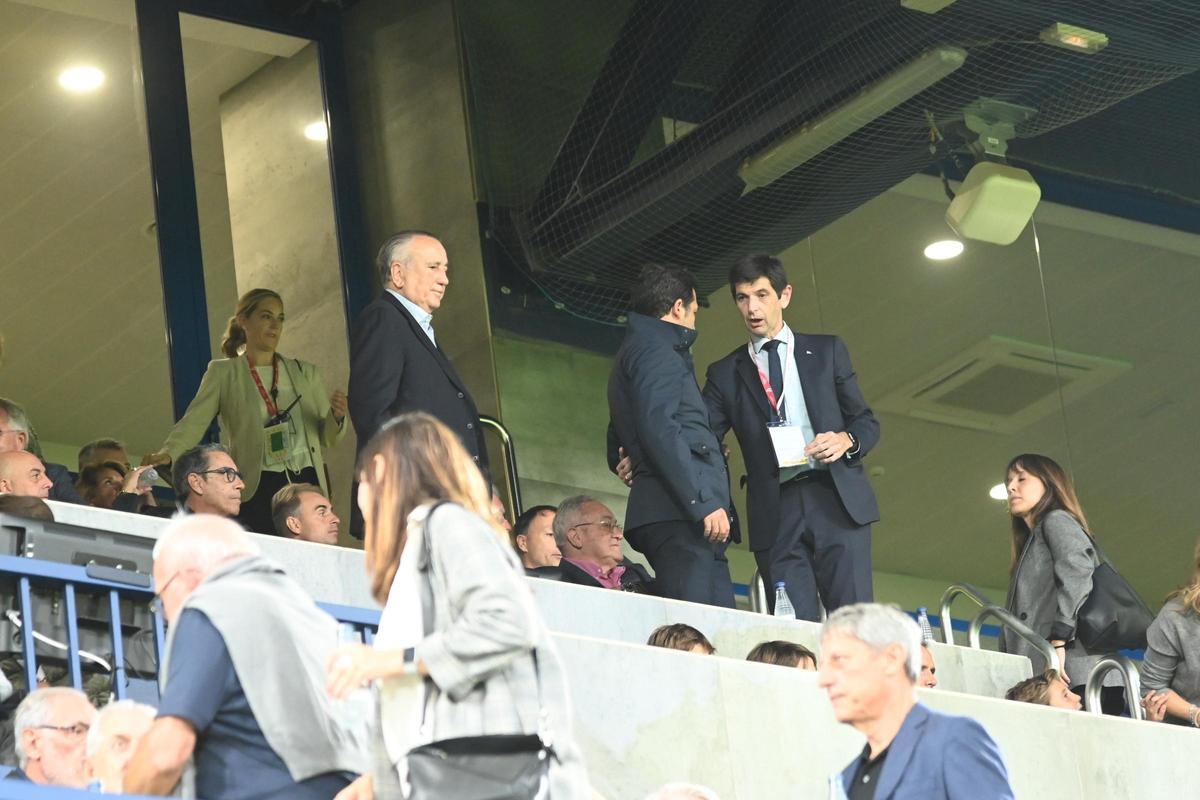 Fernando Roig, presidente del Villarreal CF, junto al consejero delegado, Roig Negueroles (de perfil).