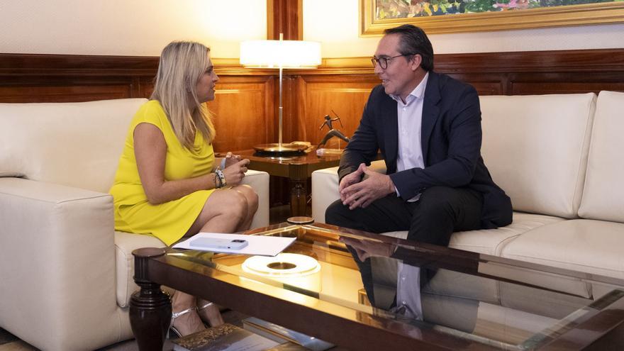 Reunión entre la presidenta de la Diputación de Castellón, Marta Barrachina, y el presidente de la Autoridad Portuaria de Castellón, Rubén Ibáñez