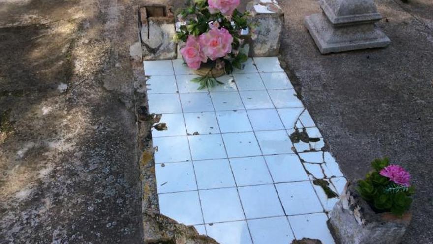 Una madre tiene la tumba frente al paredón donde fusilaron a su hijo