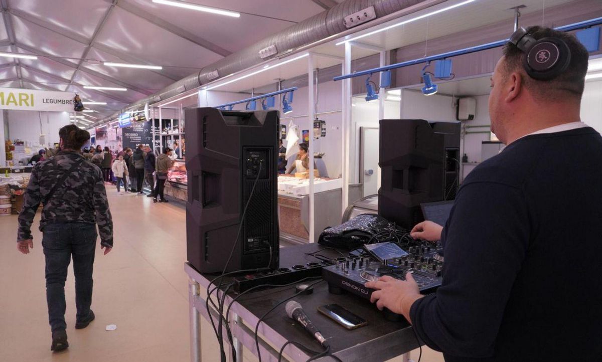 Vermut y "pincha" en el Mercado de Abastos