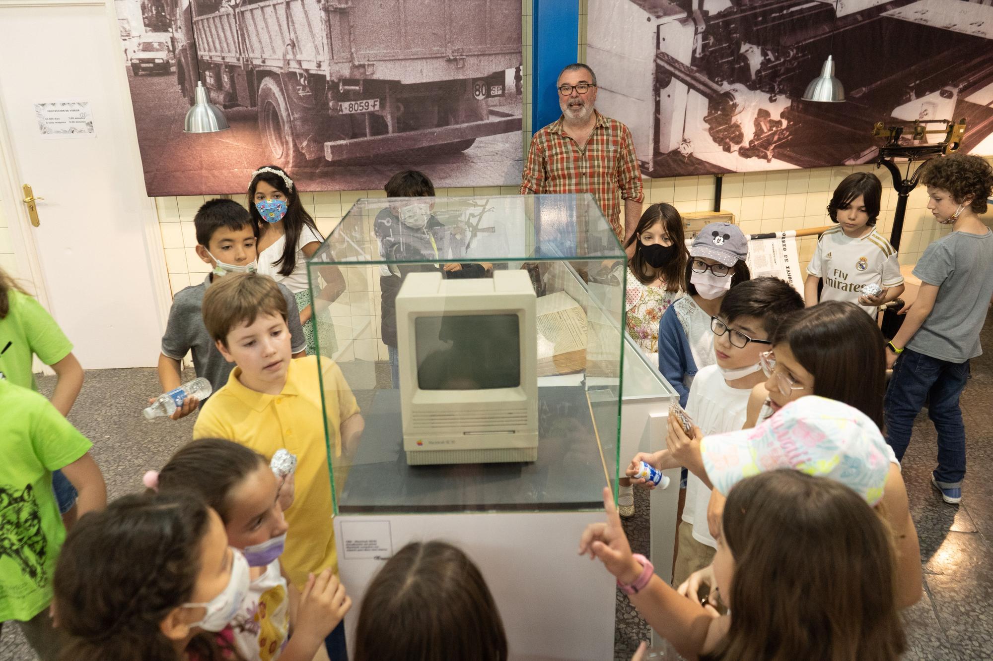 Visita de alumnos del colegio Sagrado Corazón de Jesús al periódico.