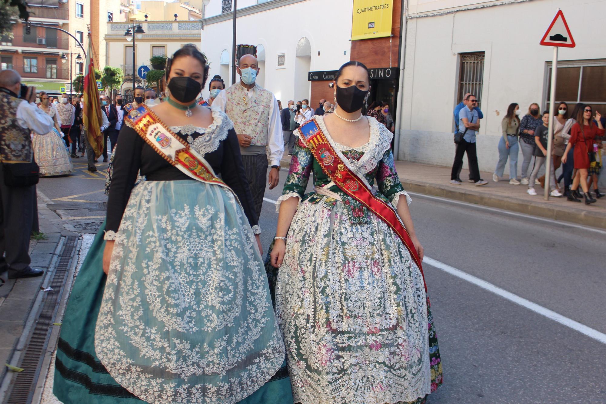 Carmen, Nerea y las cortes acompañan a las fallas de Quart y Xirivella en la procesión de la Senyera