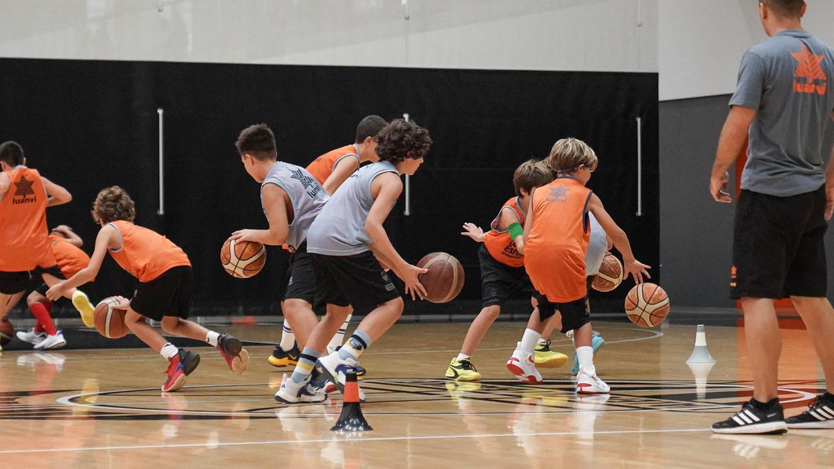 Jugadores de las categorías inferiores del Valencia Basket