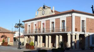 Vista del Ayuntamiento de Viana de Cega, en Valladolid, que se ha visto obligada a llamar a la calma ante la alarma social entre los vecinos.