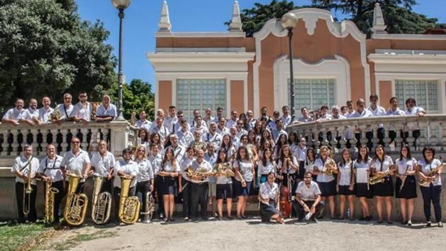 Los integrantes del Ateneu Musical de Albalat que mañana ofrecerán un concierto en València.