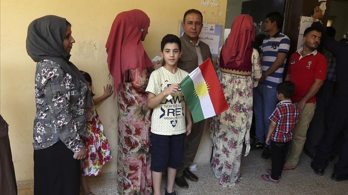 El Kurdistán vota en referéndum su independencia, y el parlamento iraquí aprueba enviar tropas.