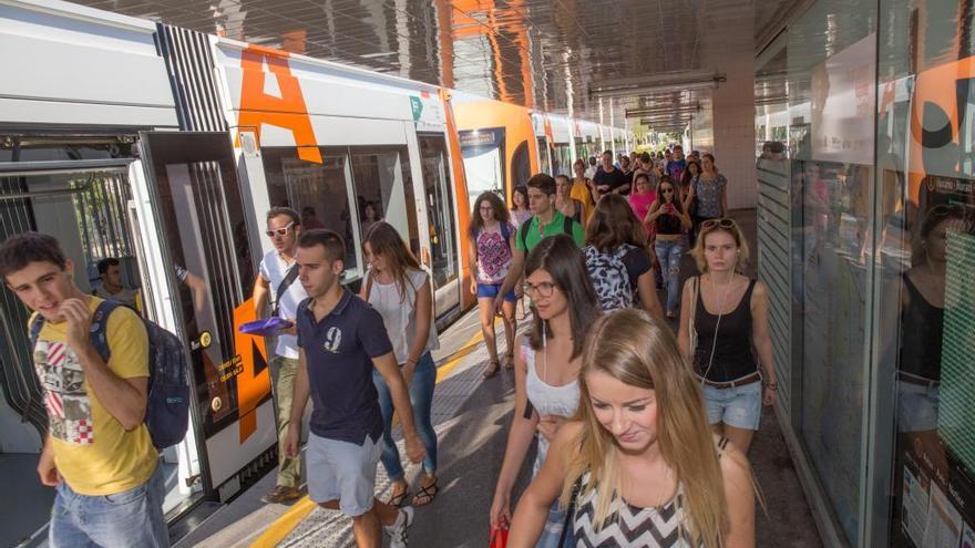 El tráfico en el TRAM crece un 5% en junio con 1,2 millones de pasajeros