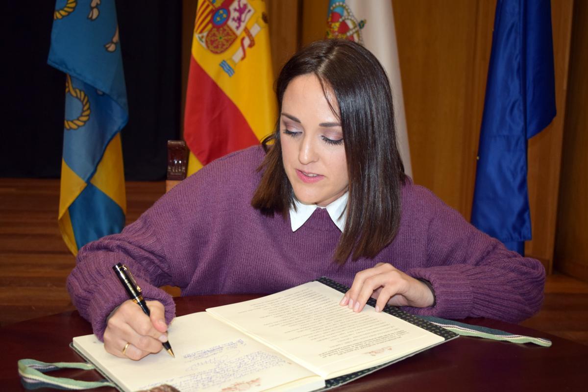 Las homenajeadas firmaron en el Libro das Mulleres.