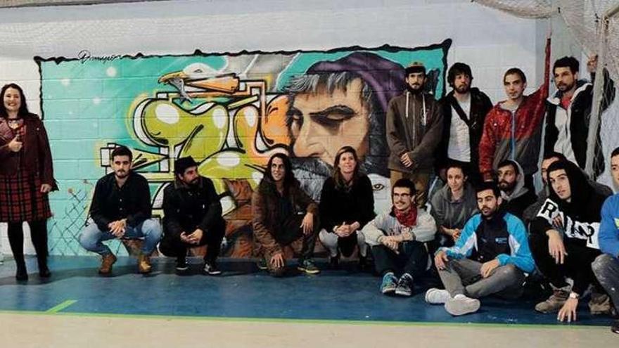 Participantes del &#039;Crea 2016&#039; durante la final de grafiti celebrada el pasado sábado en Betanzos.