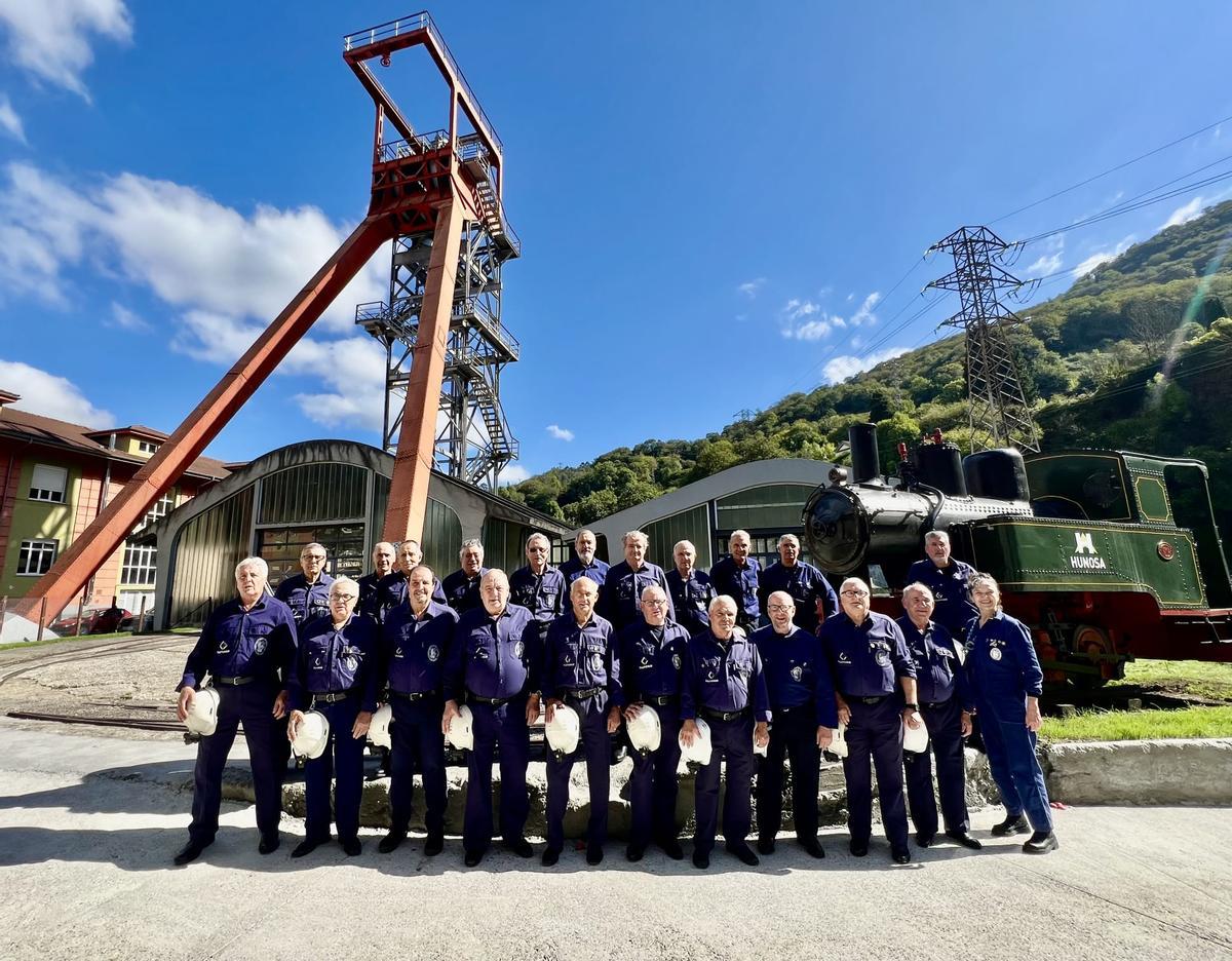 Integranes del "Coro minero de Turón".