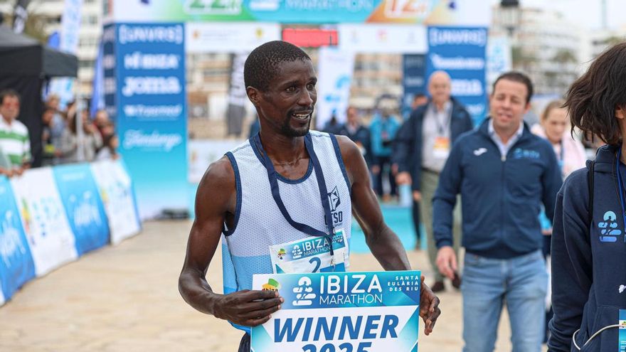 Keiyo y Hawkins se llevan el Santa Eulària Ibiza Marathon