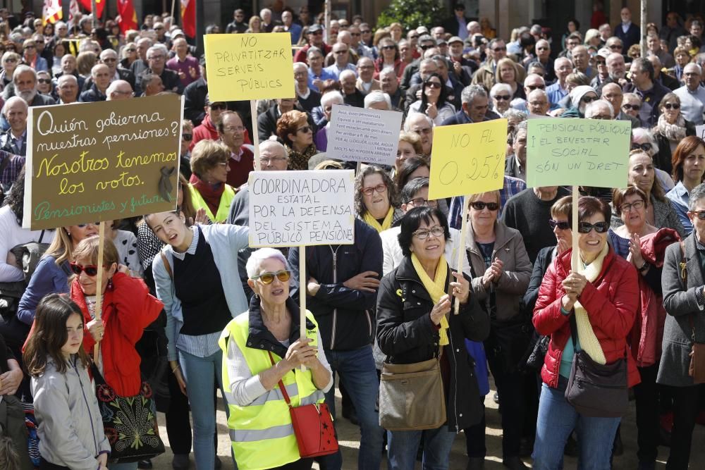 Més de 2.000 gironins es mobilitzen contra «l'estafa» de les pensions