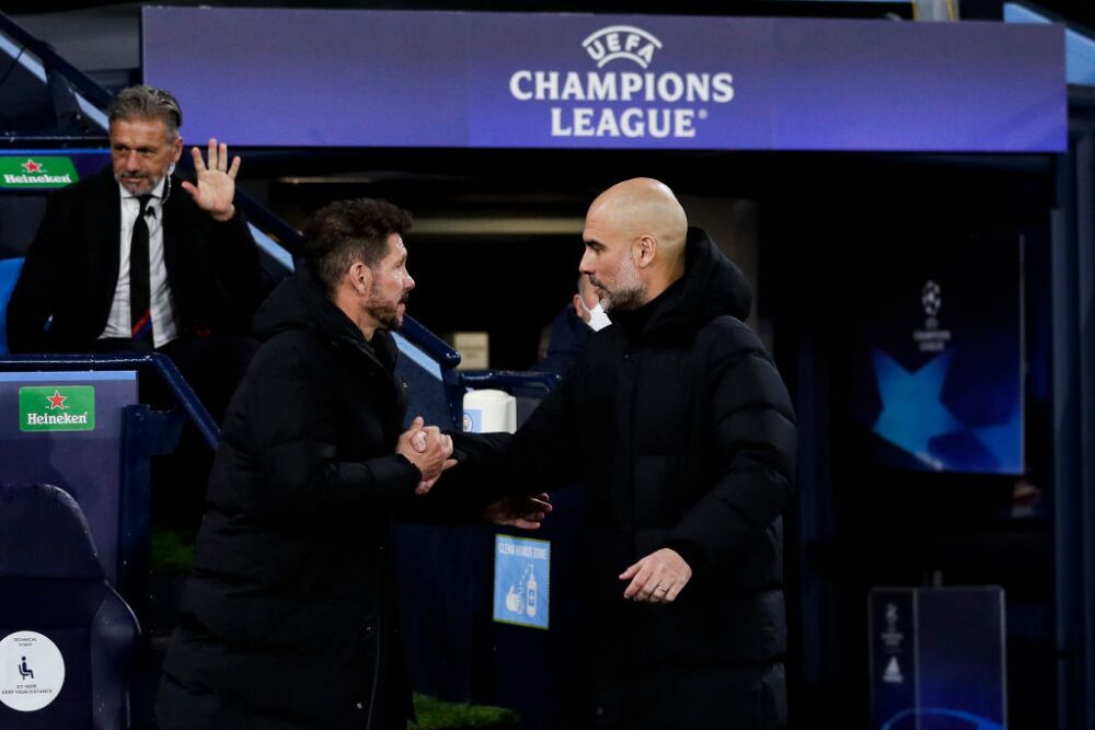 Simeone y Guardiola se saludan antes del partido de ida en Manchester.