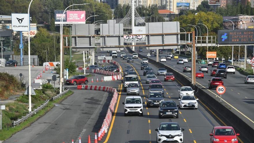 Las nuevas restricciones de tráfico en Alfonso Molina ralentizan el tráfico de A Coruña en su primera mañana