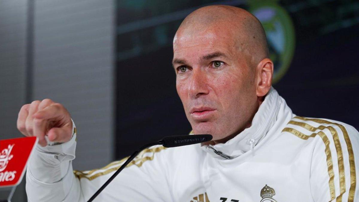 Zidane comparece en la sala de prensa de Valdebebas