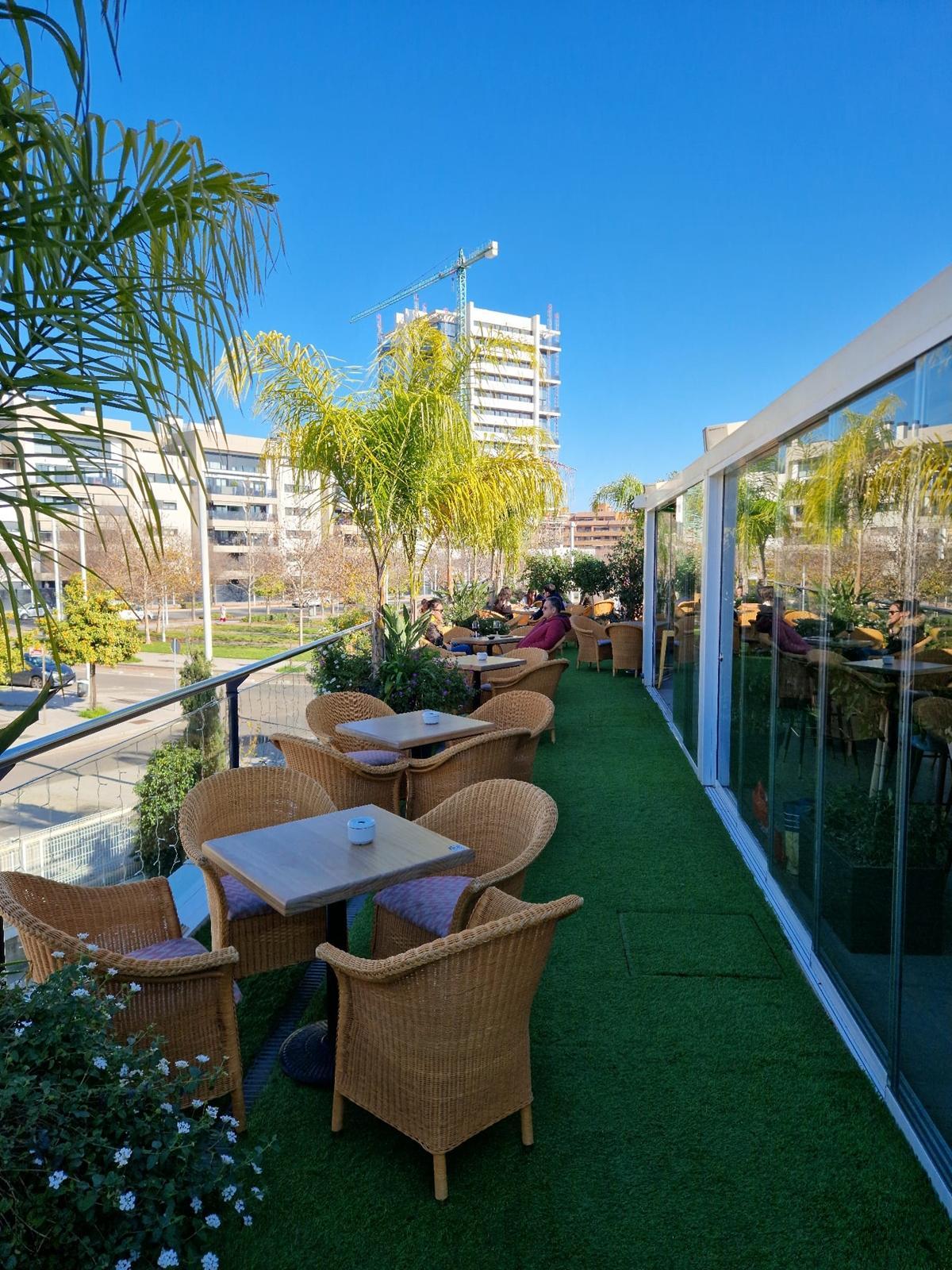 Los clientes también pueden disfrutar de un ambiente tranquilo en Kon-Q.