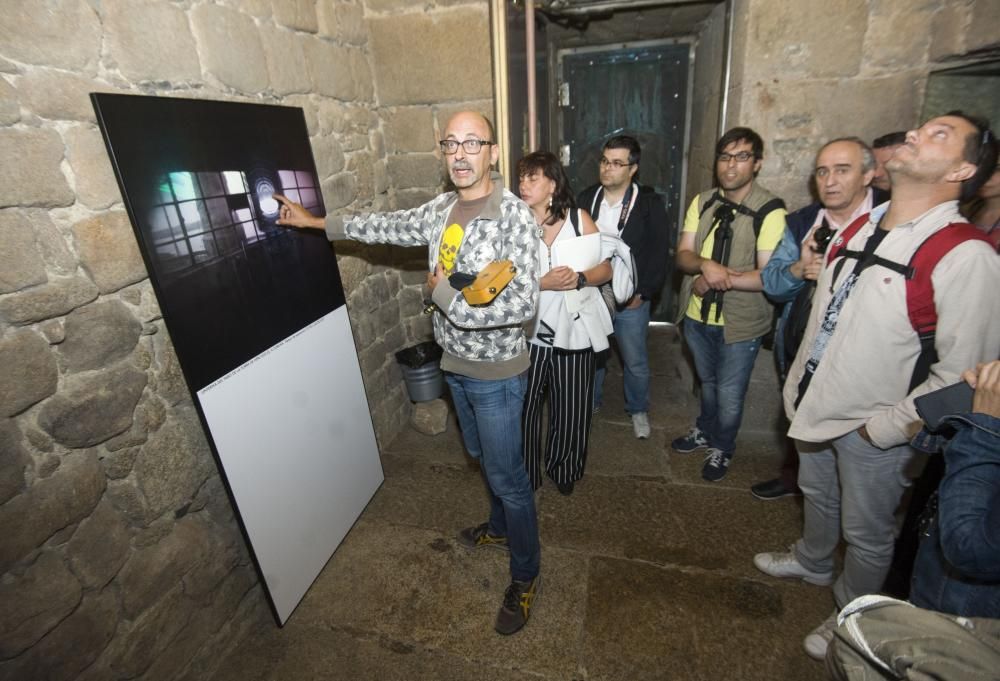 Exposición ''O sol é un faro de lume'' en la Torre