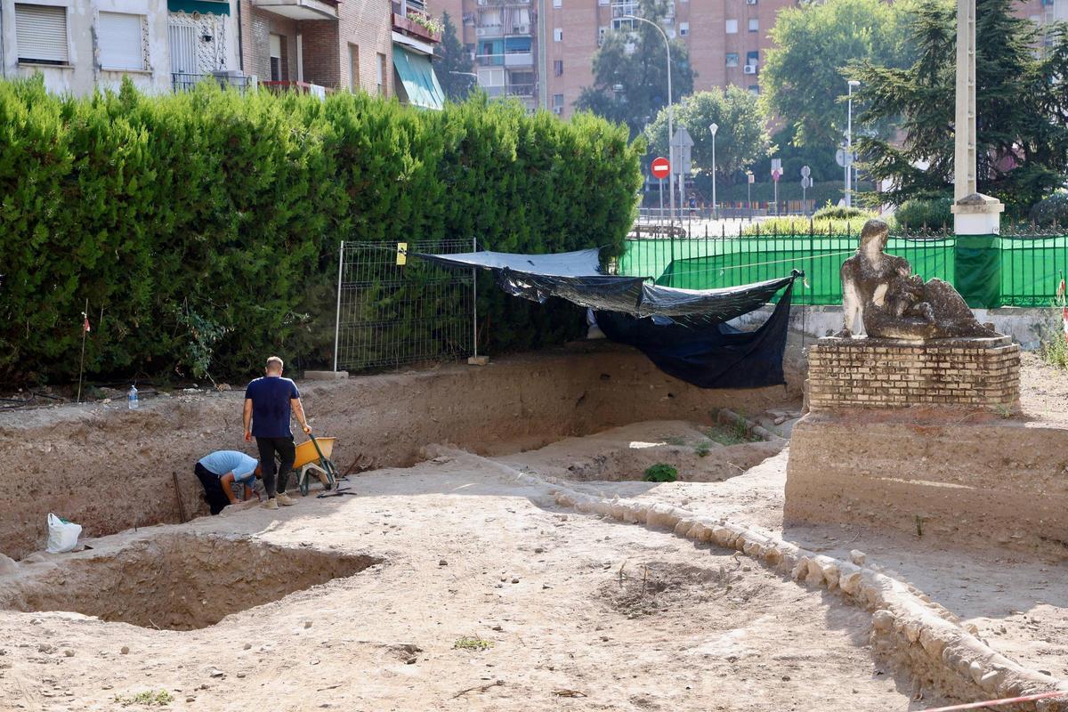 Catas arqueológicas para ampliar la Facultad de Derecho.