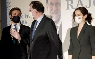 Rajoy junta a Casado y Ayuso en un tenso reencuentro tras mes y medio