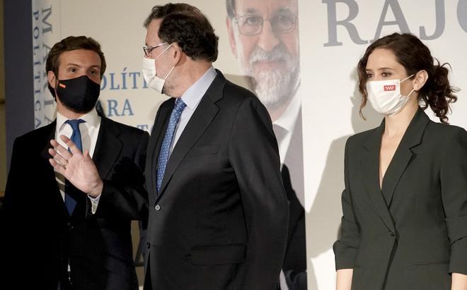 Pablo Casado e Isabel Díaz Ayuso, en la presentación del libro de ...
