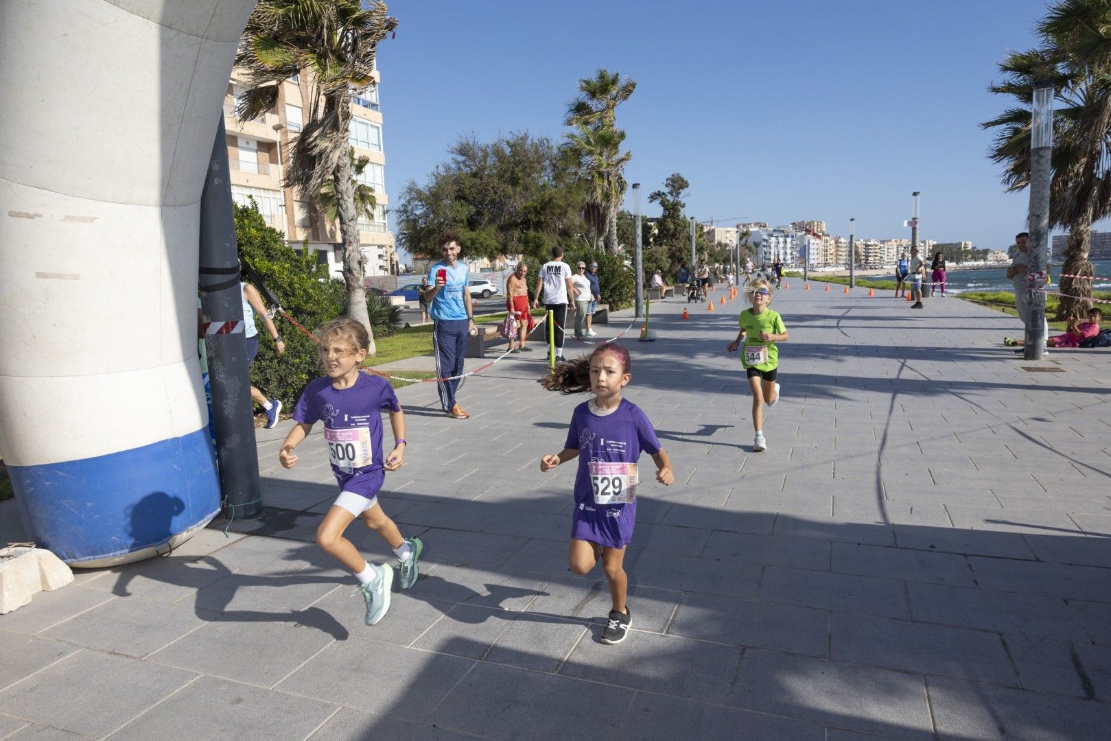 Así fue en imágenes una nueva edición de la carrera solidaria de AFA Torrevieja