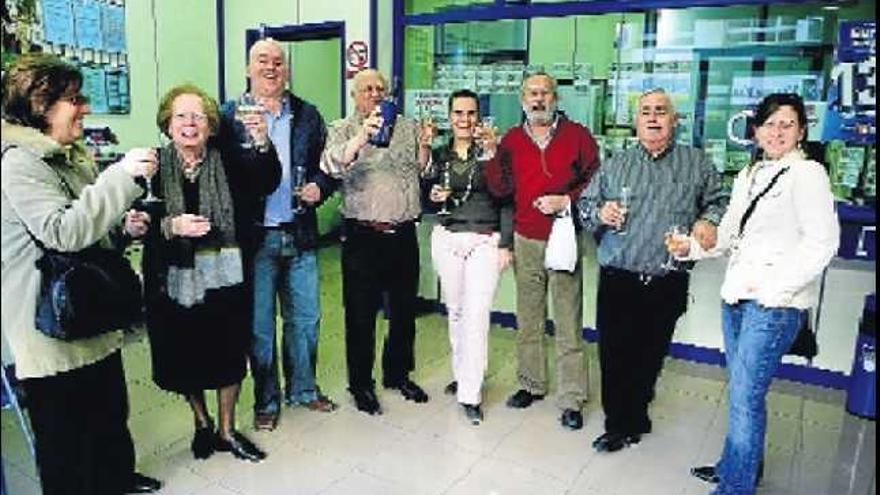 El primer premio de la Lotería deja 9 millones de euros en Almoradí